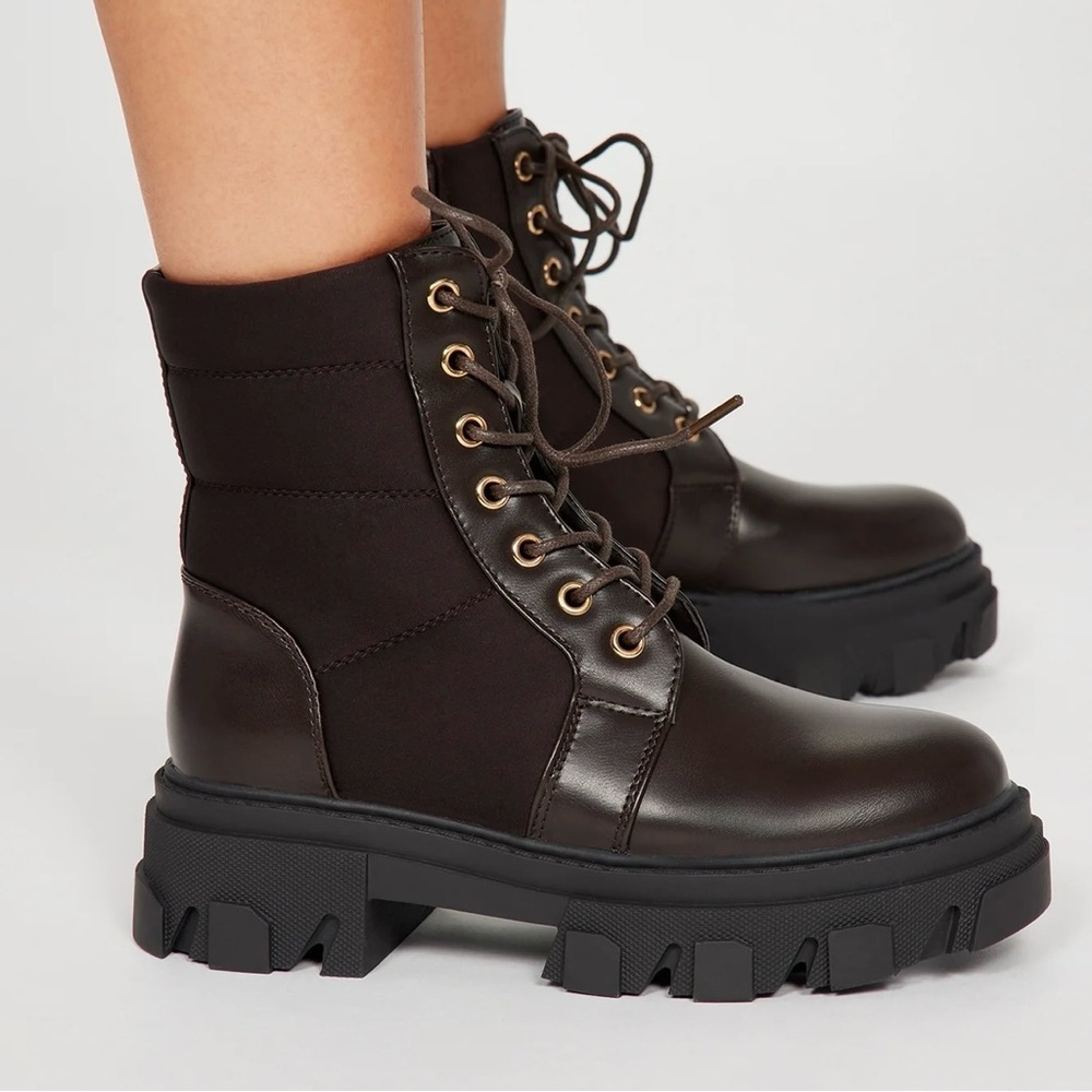 NWT Heeled Lace Up Combat Boots - Cappuccino Brown - Size 5.5